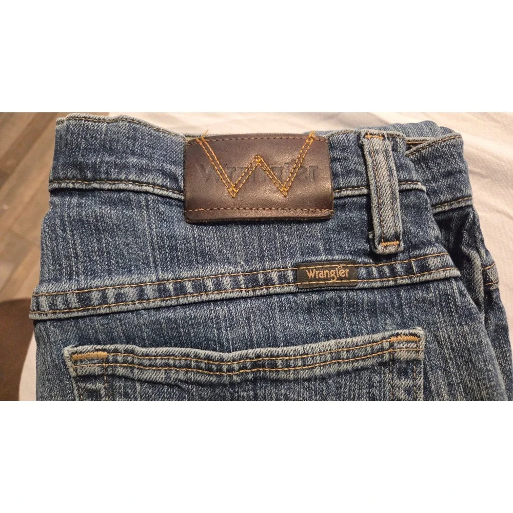 Wrangler Advanced Comfort MGW15CS Mens 30x32 Medium Wash Straight Leg Jeans